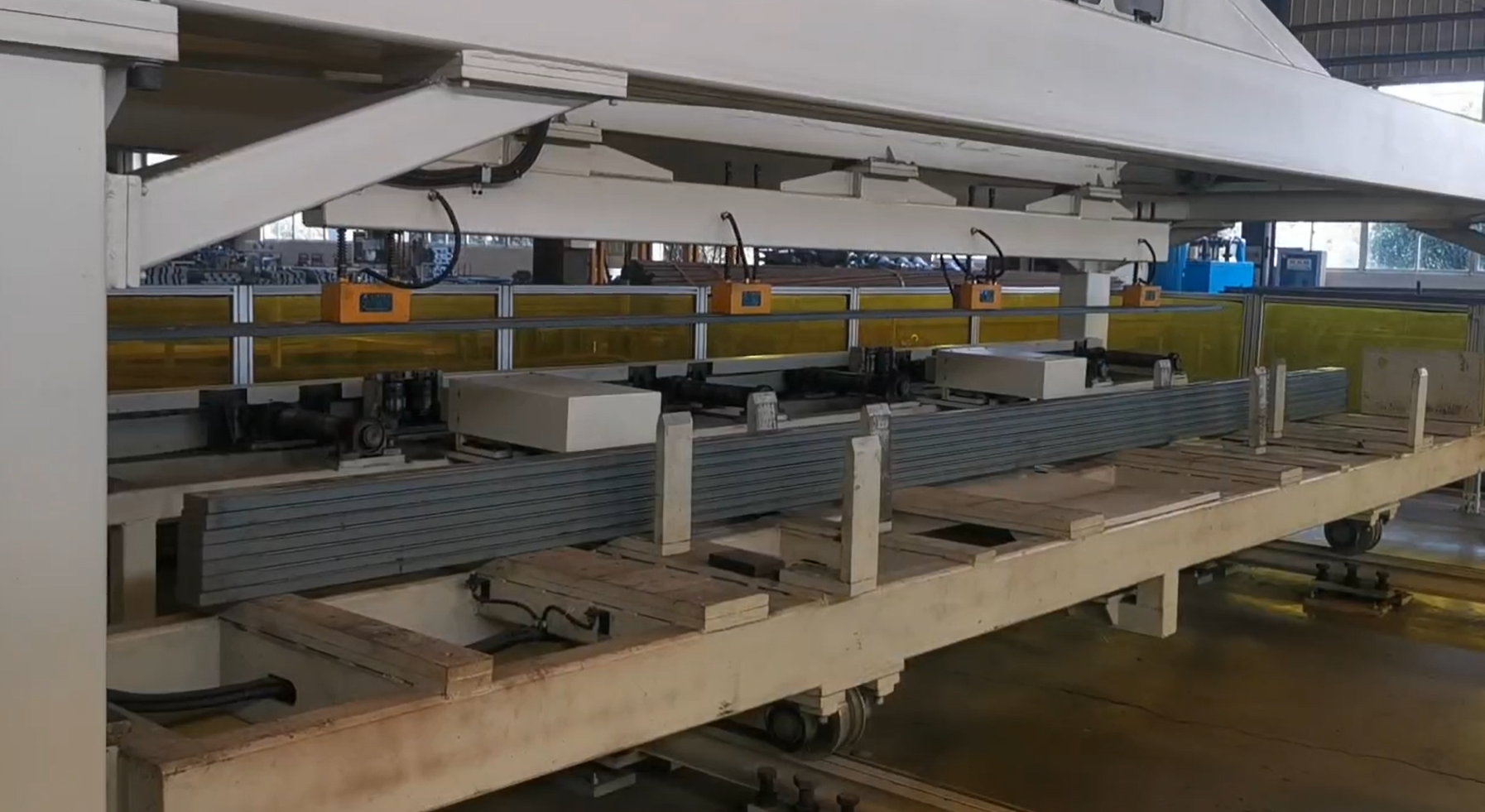 B-610鋸板機(jī)桁架行上料視頻